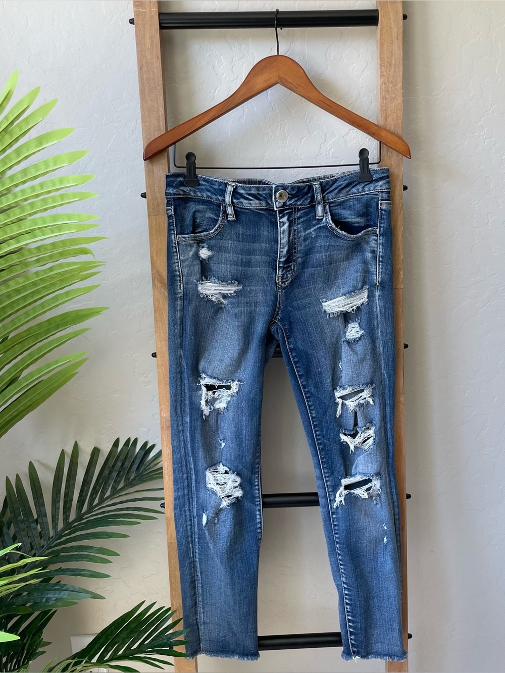 American Eagle Outfitters Distressed Medium Blue Jegging Crop Skinny Jeans